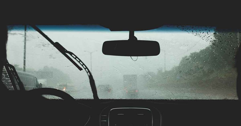 WHEN TO CHANGE YOUR WINDSHIELD WIPERS